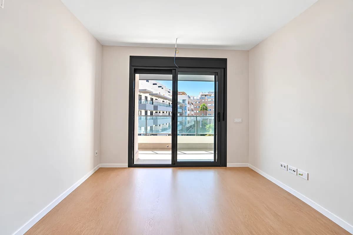 2 Bedroom Middle Floor Apartment for Sale in Las Lagunas, Málaga - Image 4