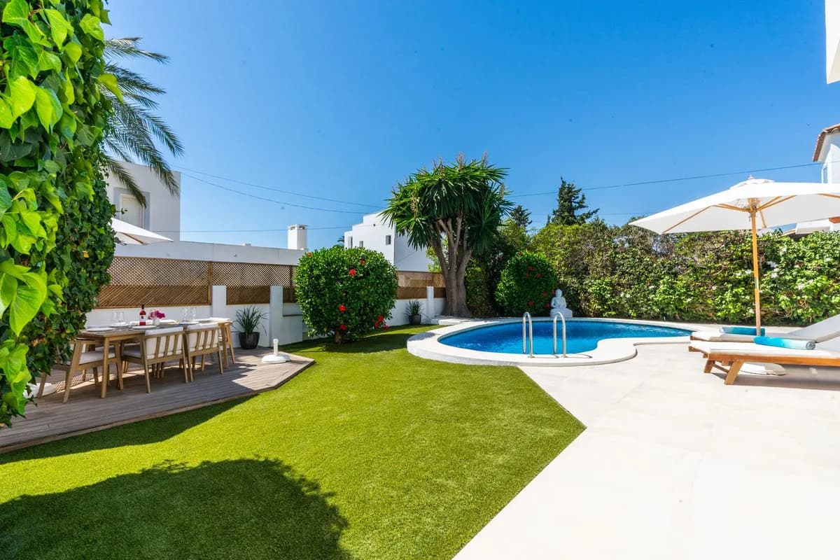 3 Bedroom Detached Villa for Sale in Marbesa, Málaga - Image 2