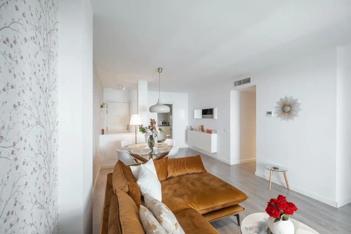 3 Bedroom Middle Floor Apartment for Sale in La Campana, Málaga - Image 4