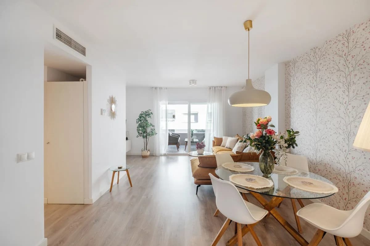 3 Bedroom Middle Floor Apartment for Sale in La Campana, Málaga - Image 6