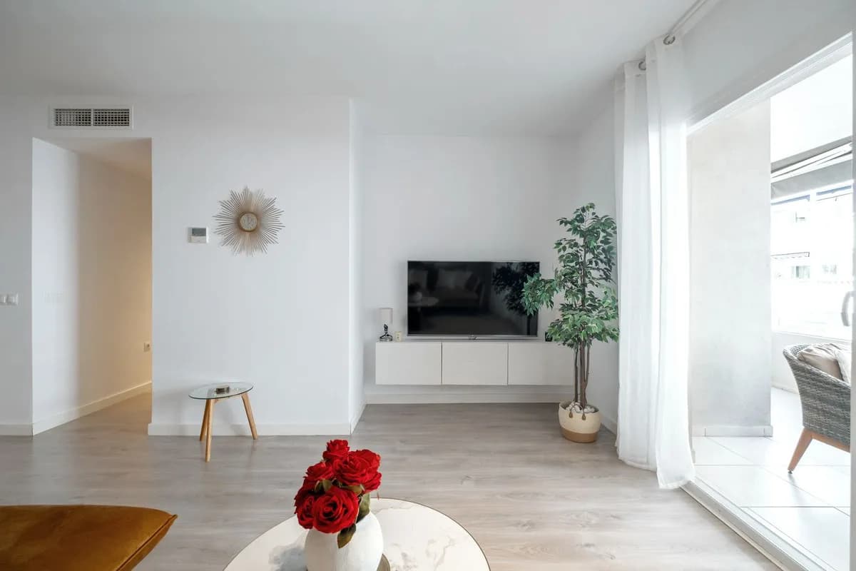 3 Bedroom Middle Floor Apartment for Sale in La Campana, Málaga - Image 8