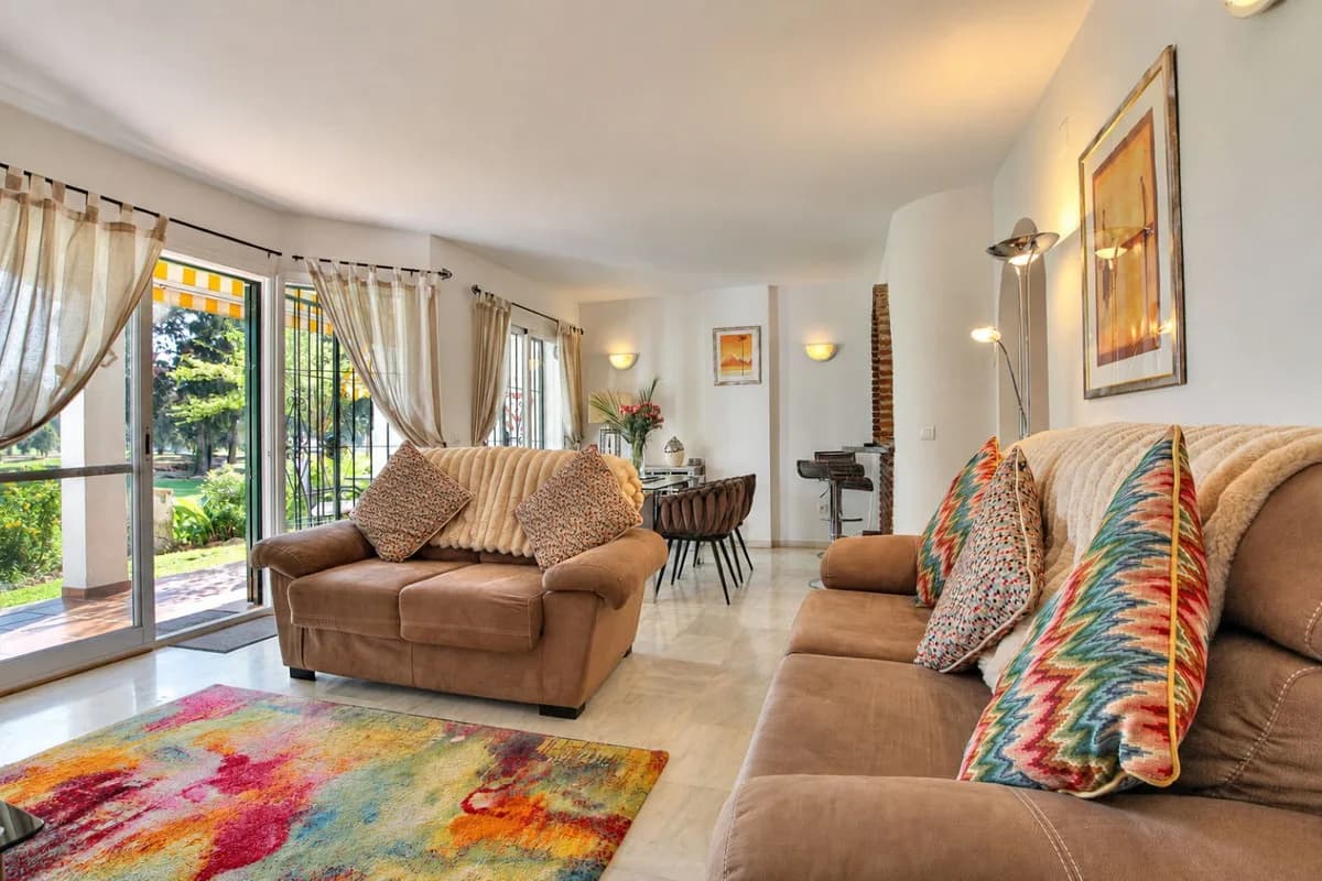 2 Bedroom Ground Floor Apartment for Sale in Mijas Golf, Málaga - Image 4