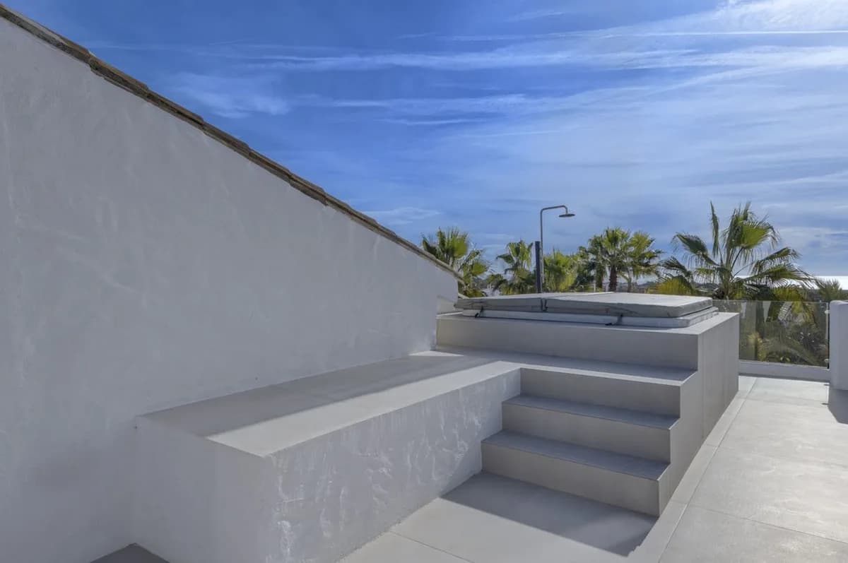 3 Bedroom Penthouse Duplex for Sale in El Paraiso, Málaga
