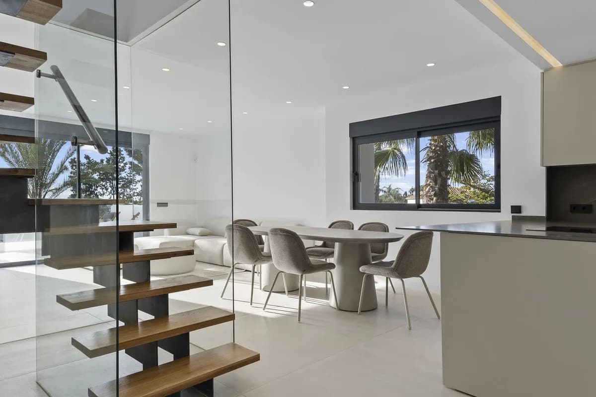 3 Bedroom Penthouse Duplex for Sale in El Paraiso, Málaga - Image 3