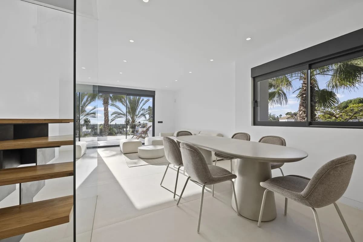 3 Bedroom Penthouse Duplex for Sale in El Paraiso, Málaga - Image 7