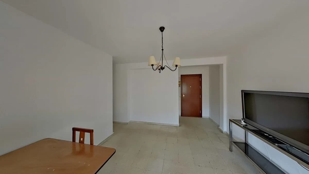 3 Bedroom Middle Floor Apartment for Sale in Marbella, Málaga - Image 3
