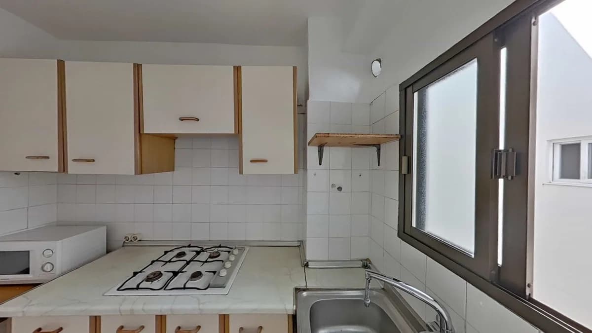 3 Bedroom Middle Floor Apartment for Sale in Marbella, Málaga - Image 8