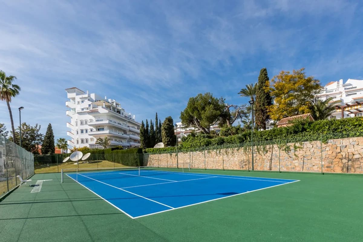2 Bedroom Top Floor Apartment for Sale in Puerto Banús, Málaga