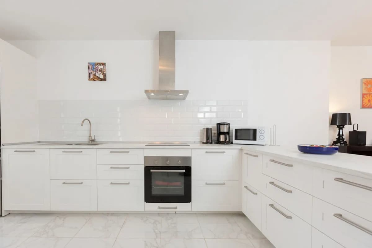 2 Bedroom Top Floor Apartment for Sale in Puerto Banús, Málaga - Image 5