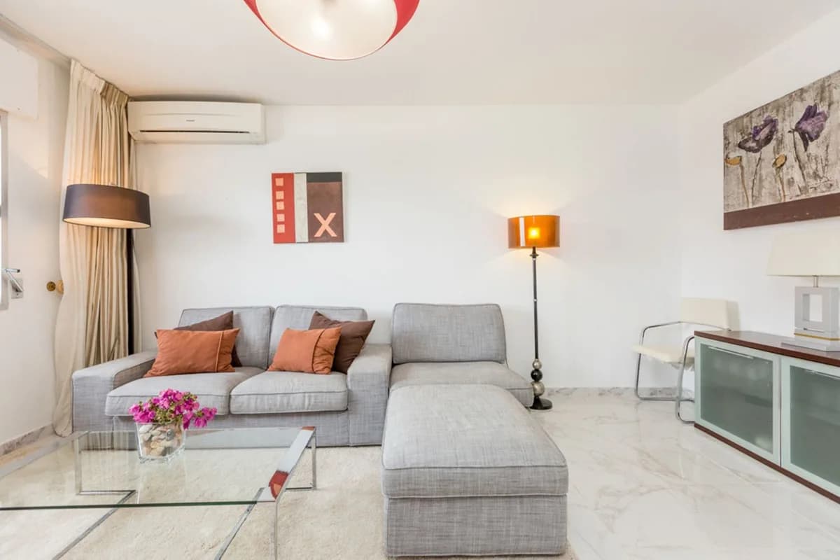 2 Bedroom Top Floor Apartment for Sale in Puerto Banús, Málaga - Image 7