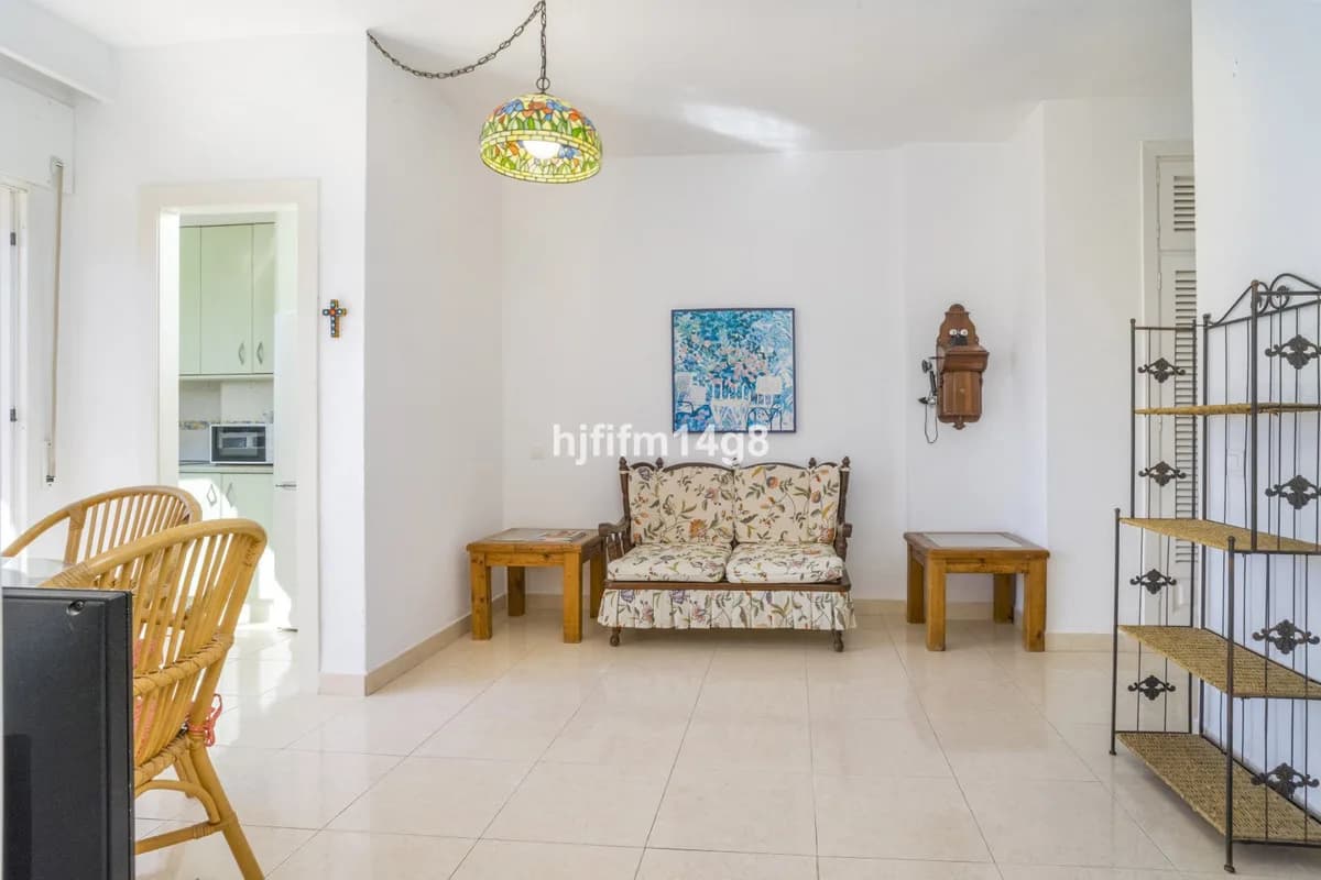 2 Bedroom Middle Floor Apartment for Sale in Nueva Andalucía, Málaga - Image 6