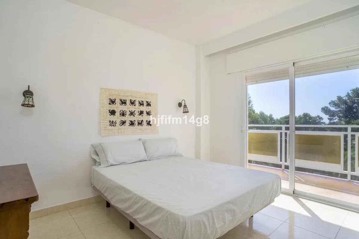 2 Bedroom Middle Floor Apartment for Sale in Nueva Andalucía, Málaga - Image 8