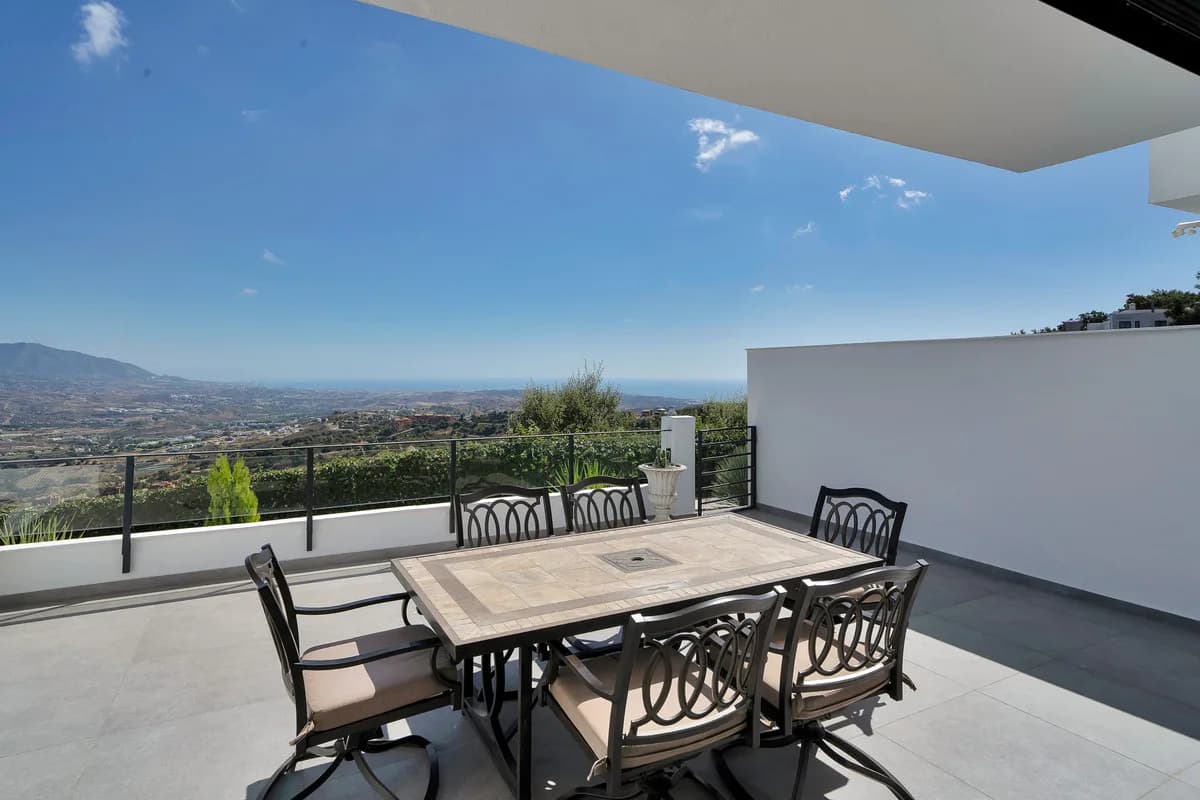 3 Bedroom Semi-Detached House for Sale in La Mairena, Málaga - Image 9
