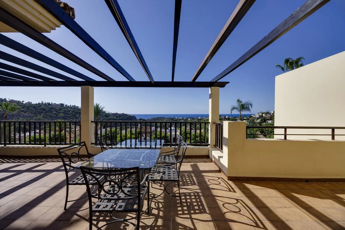 3 Bedroom Penthouse for Sale in Benahavís, Málaga - Image 3