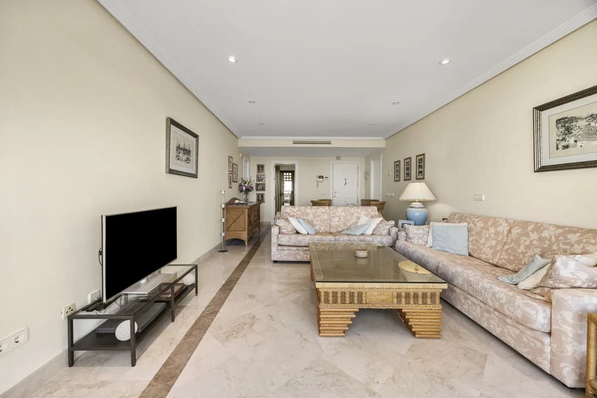 3 Bedroom Penthouse for Sale in Benahavís, Málaga - Image 7