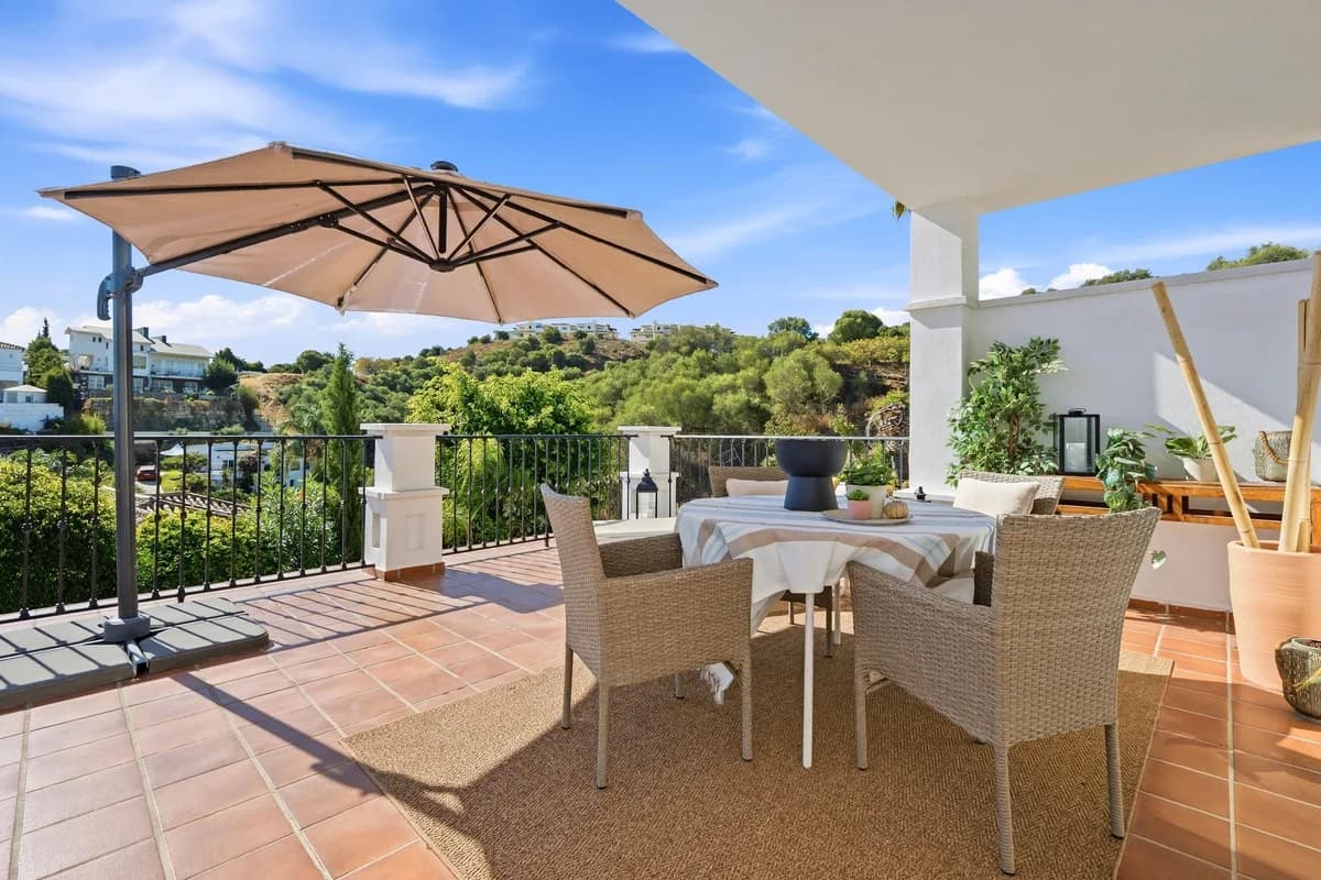4 Bedroom Detached Villa for Sale in Cerros del Aguila, Málaga - Image 2