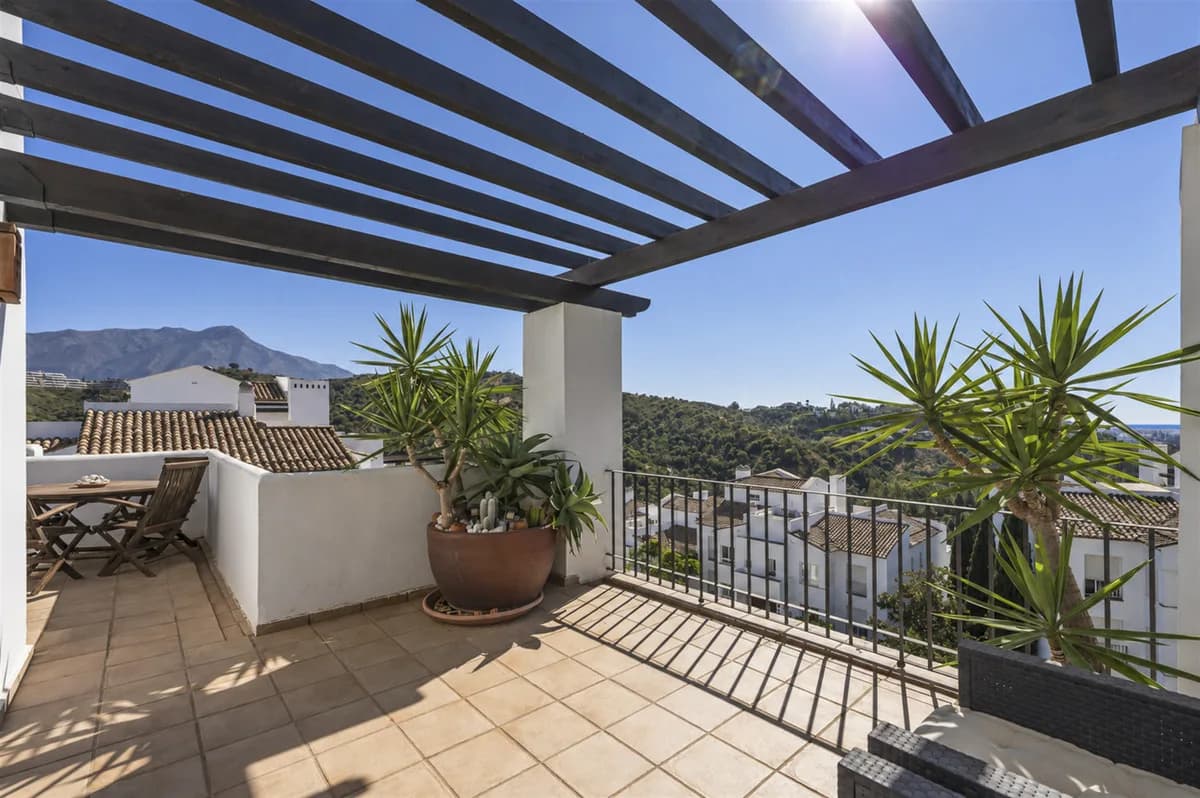 3 Bedroom Penthouse for Sale in Benahavís, Málaga - Image 2