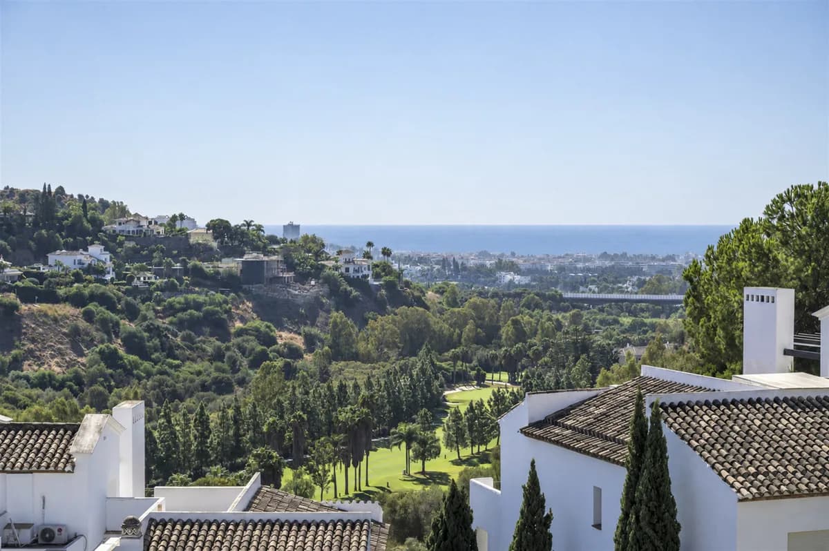 3 Bedroom Penthouse for Sale in Benahavís, Málaga - Image 3