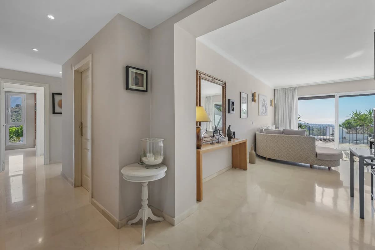 3 Bedroom Penthouse for Sale in Benahavís, Málaga - Image 9