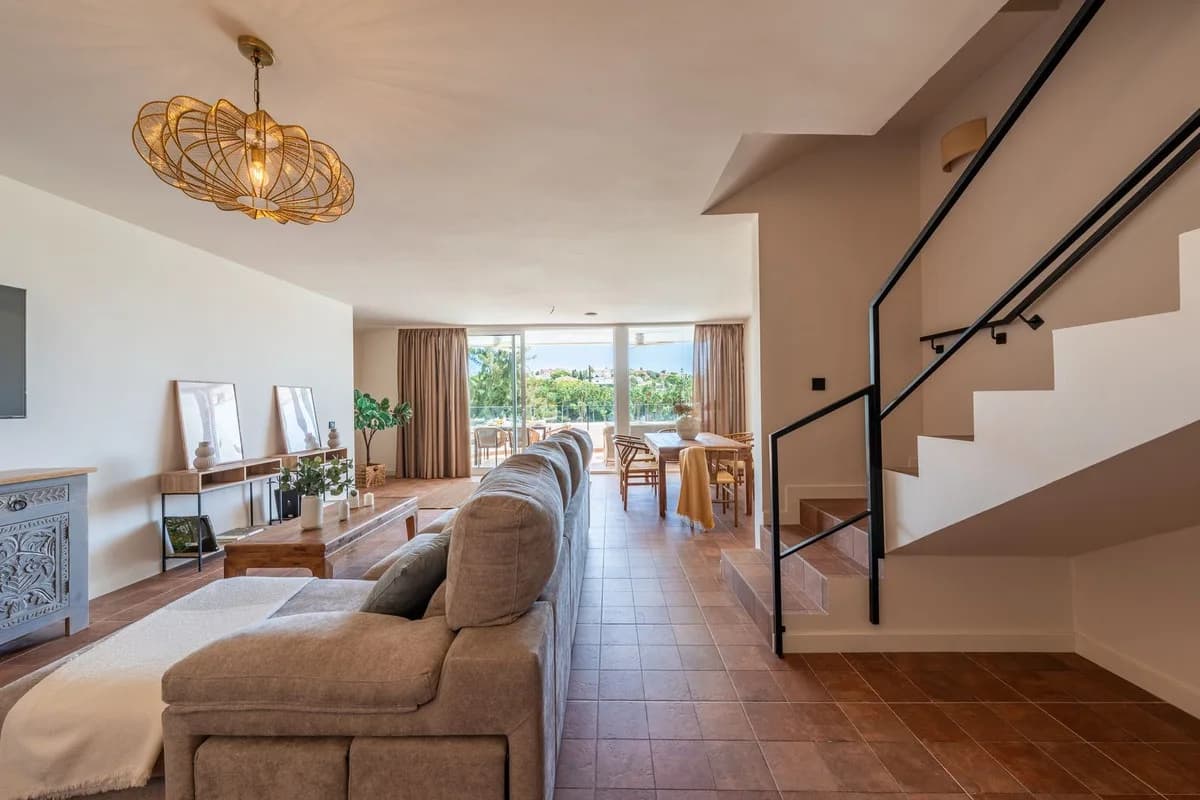 3 Bedroom Semi-Detached House for Sale in Benalmadena Pueblo, Málaga - Image 5