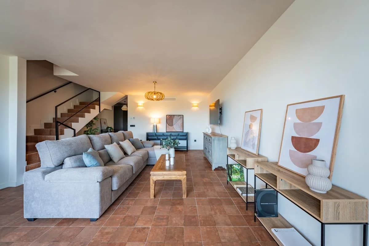 3 Bedroom Semi-Detached House for Sale in Benalmadena Pueblo, Málaga - Image 7