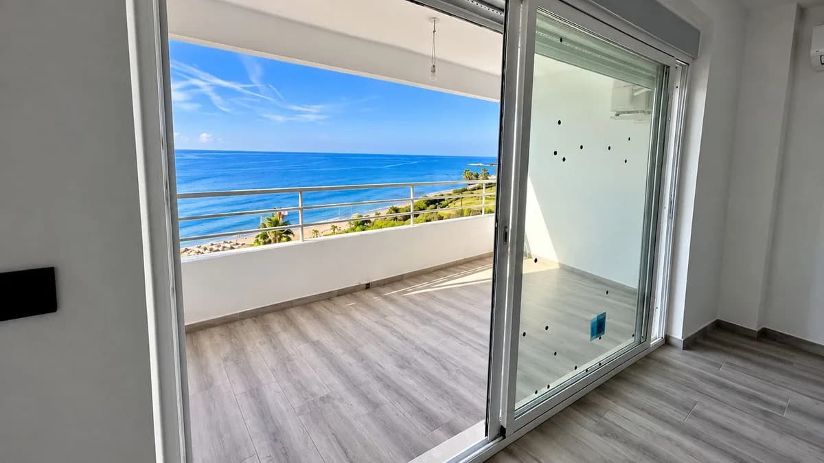 Middle Floor Studio for Sale in Calahonda, Málaga - Image 6