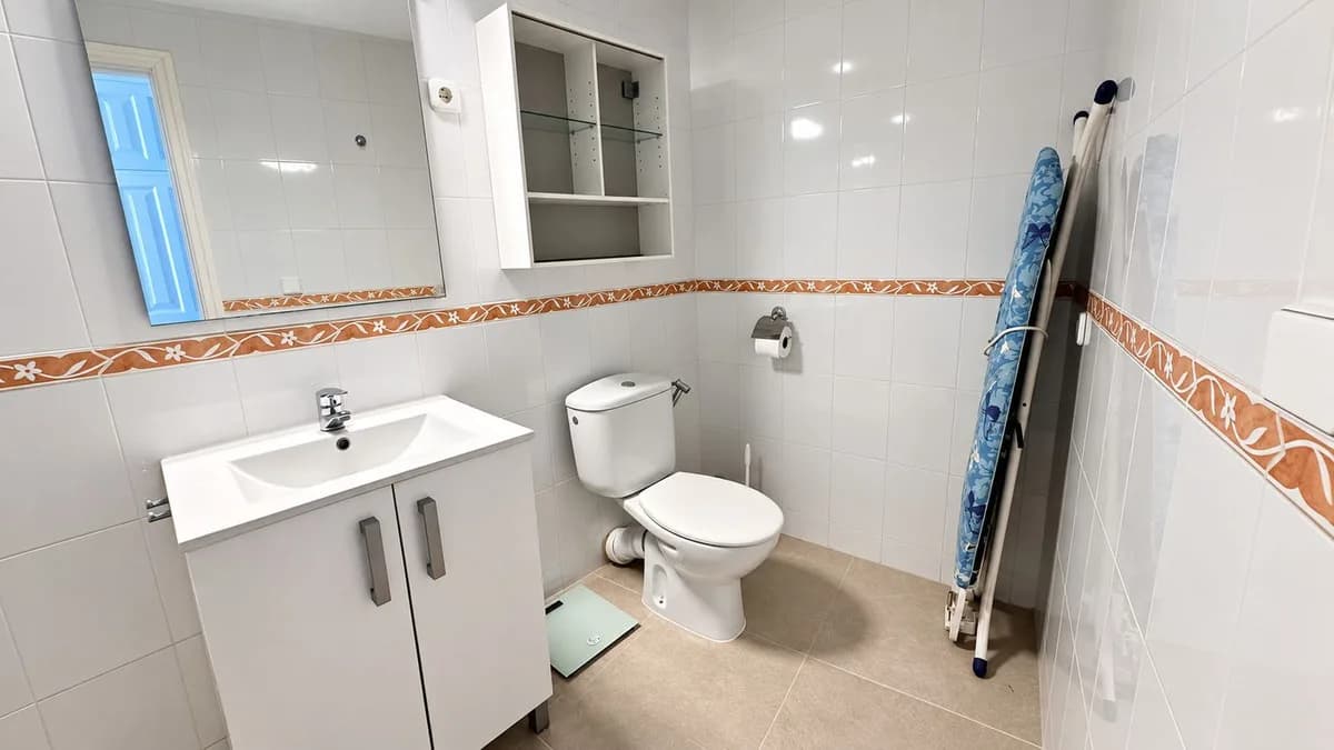 Middle Floor Studio for Sale in Calahonda, Málaga - Image 7