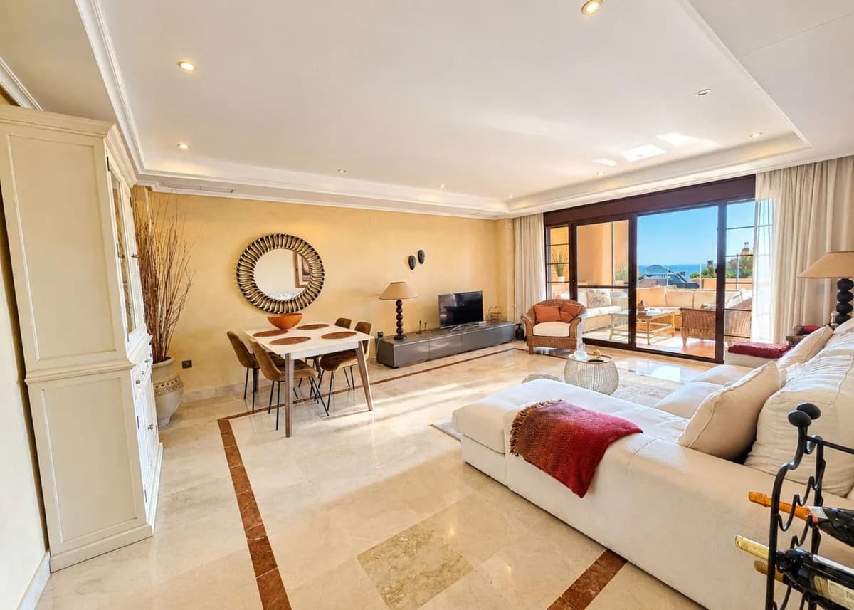 2 Bedroom Ground Floor Apartment for Sale in La Mairena, Málaga - Image 2