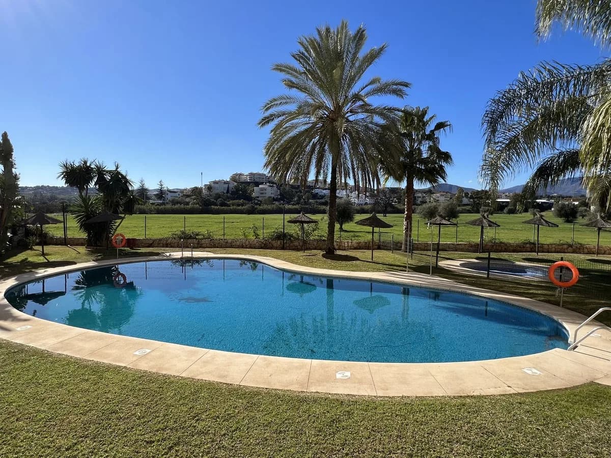 4 Bedroom Middle Floor Apartment for Sale in Mijas Golf, Málaga - Image 2