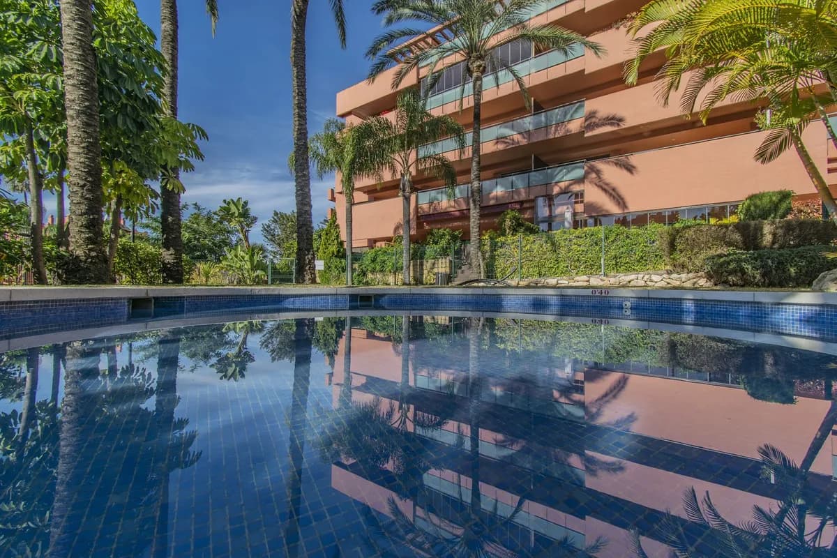 3 Bedroom Middle Floor Apartment for Sale in New Golden Mile, Málaga