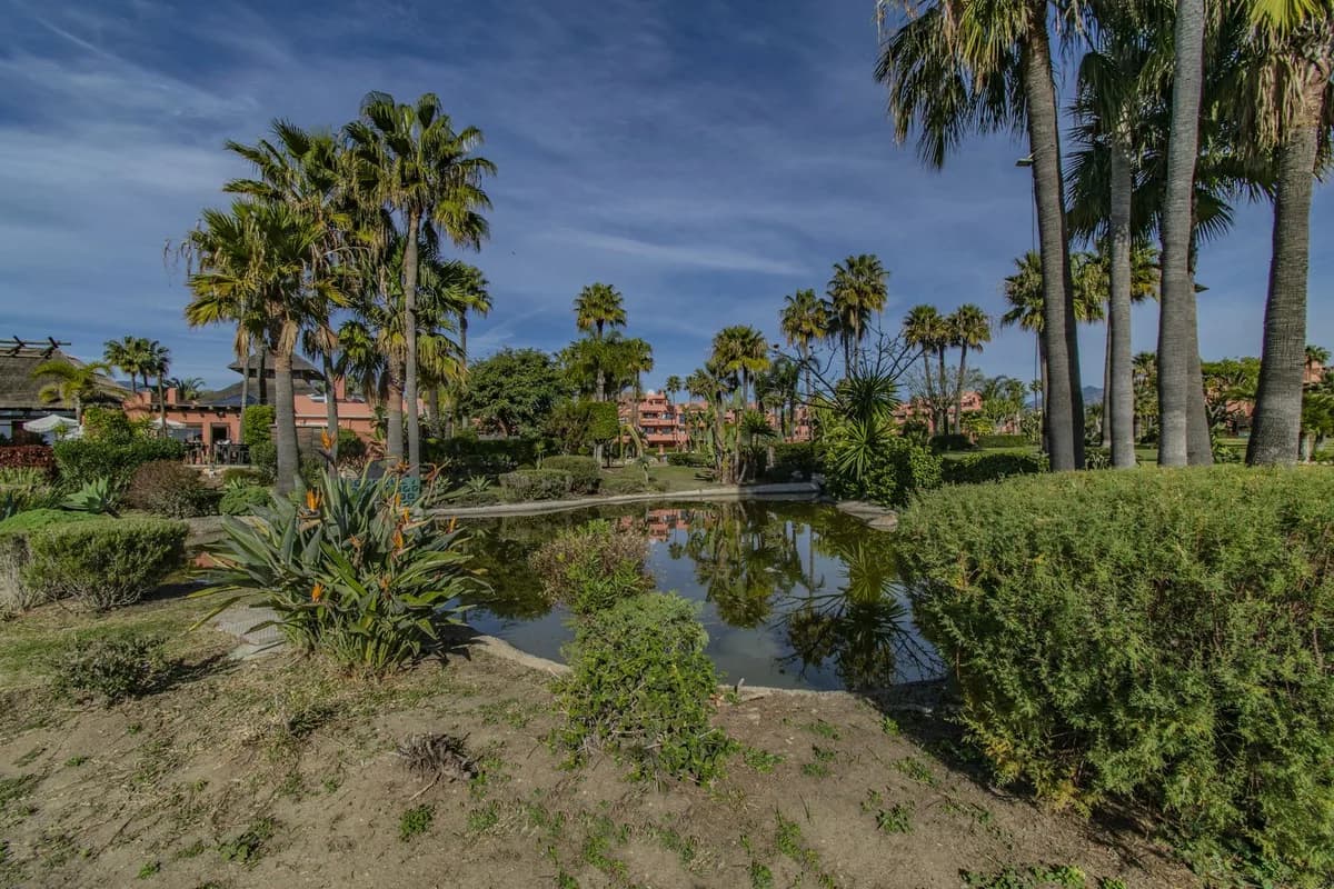 3 Bedroom Middle Floor Apartment for Sale in New Golden Mile, Málaga - Image 5