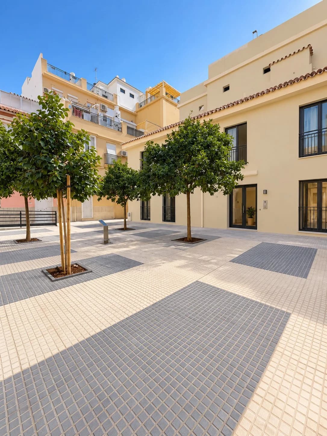 2 Bedroom Ground Floor Apartment for Sale in Centro Histórico, Málaga - Image 2