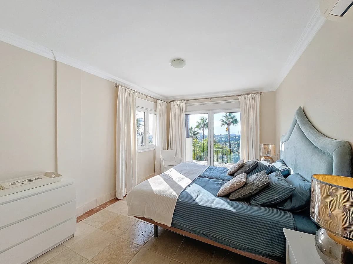 4 Bedroom Detached Villa for Sale in Estepona, Málaga - Image 4
