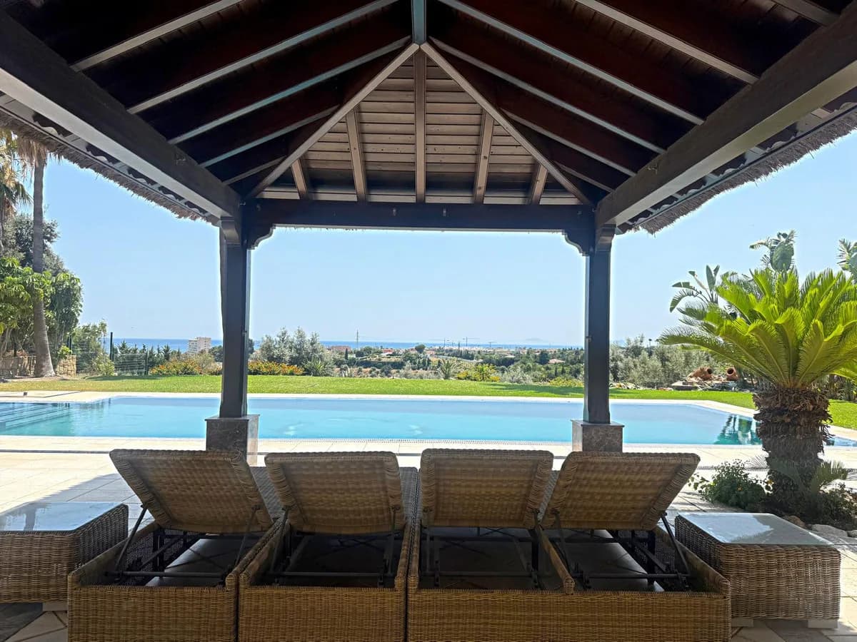 4 Bedroom Detached Villa for Sale in Estepona, Málaga - Image 6