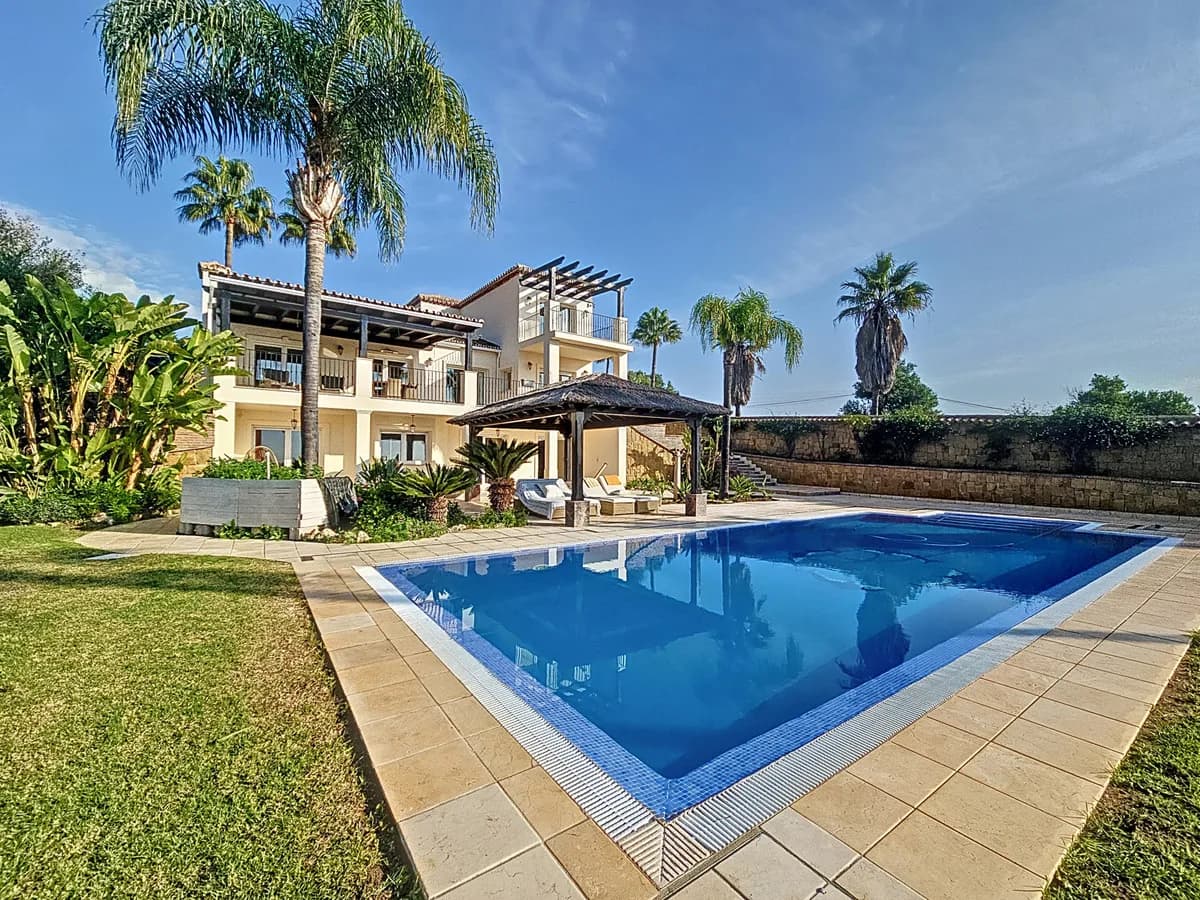 4 Bedroom Detached Villa for Sale in Estepona, Málaga - Image 7