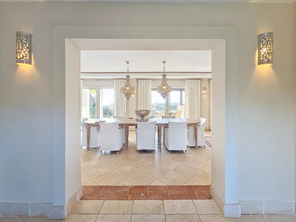 4 Bedroom Detached Villa for Sale in Estepona, Málaga - Image 8