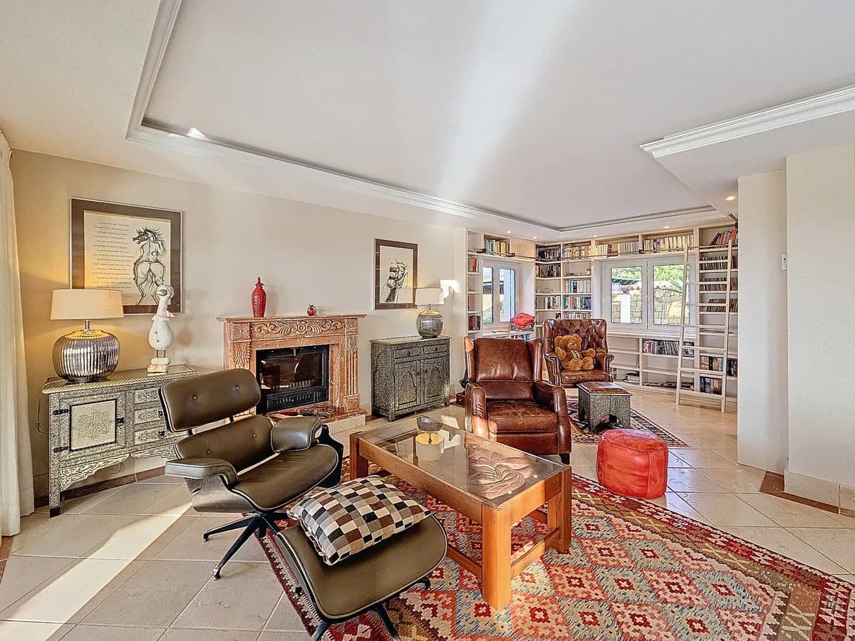 4 Bedroom Detached Villa for Sale in Estepona, Málaga - Image 9