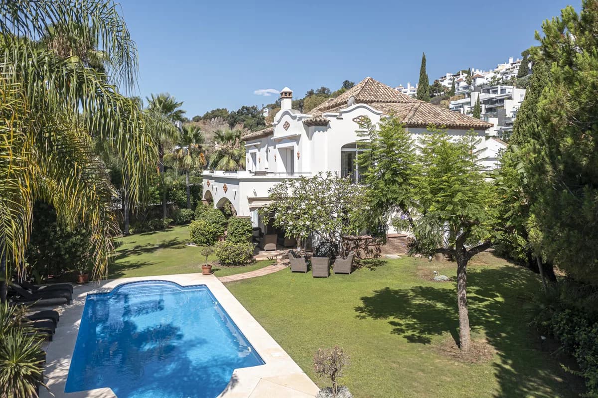 5 Bedroom Detached Villa for Sale in Benahavís, Málaga
