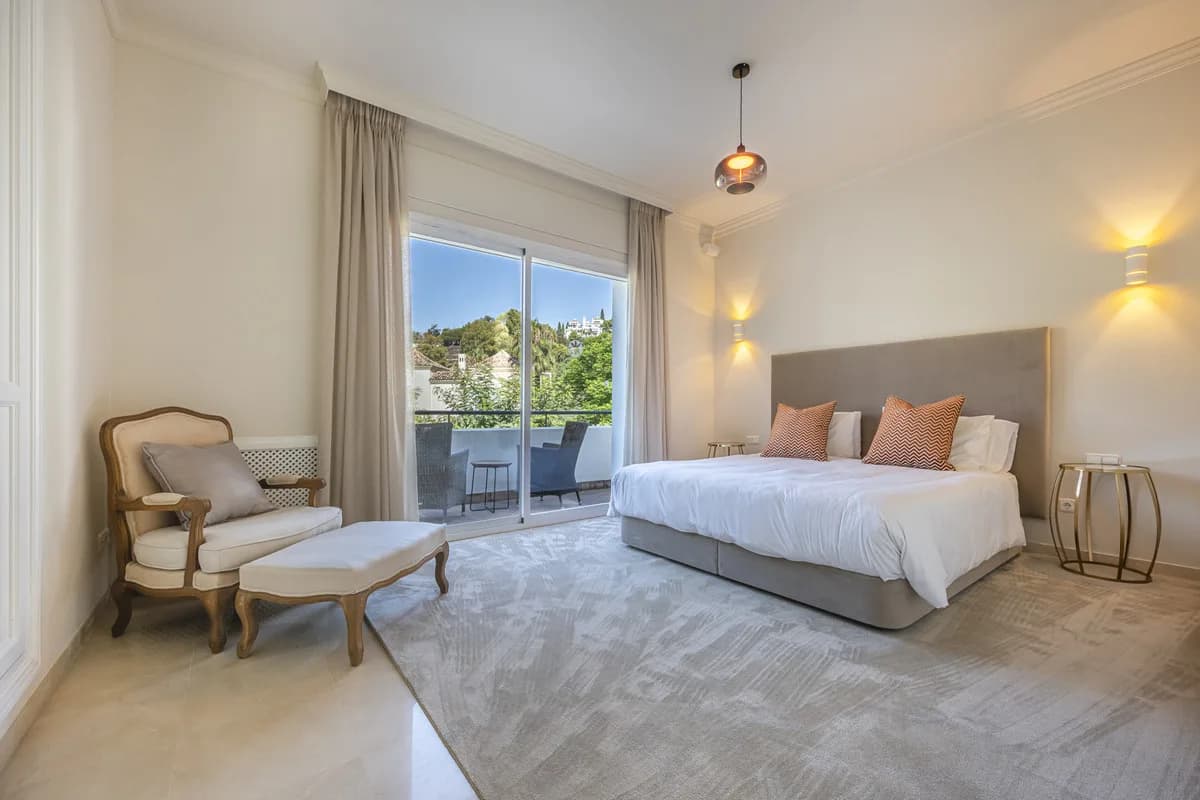 5 Bedroom Detached Villa for Sale in Benahavís, Málaga - Image 3