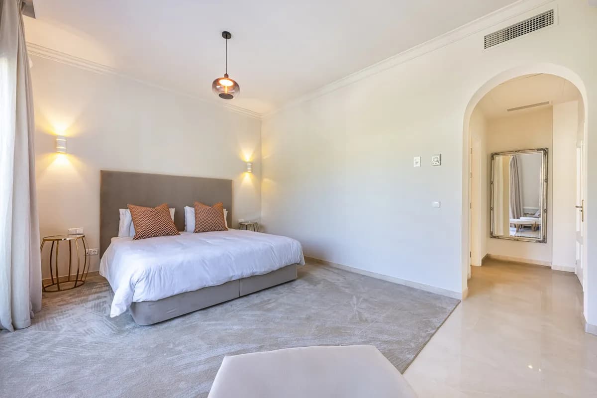 5 Bedroom Detached Villa for Sale in Benahavís, Málaga - Image 4