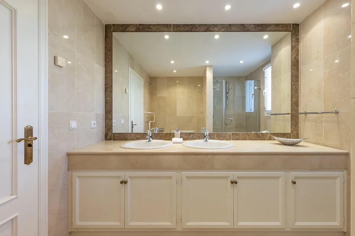 5 Bedroom Detached Villa for Sale in Benahavís, Málaga - Image 7
