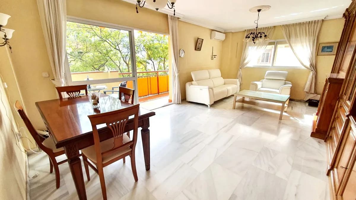 3 Bedroom Middle Floor Apartment for Sale in Fuengirola, Málaga
