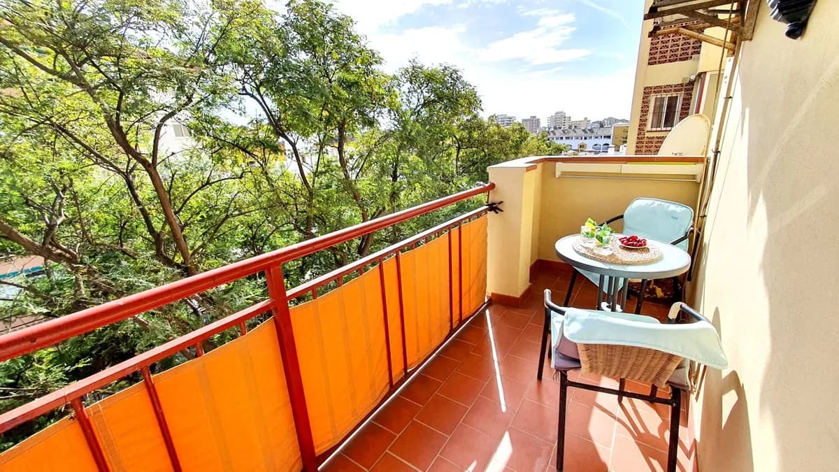 3 Bedroom Middle Floor Apartment for Sale in Fuengirola, Málaga - Image 6