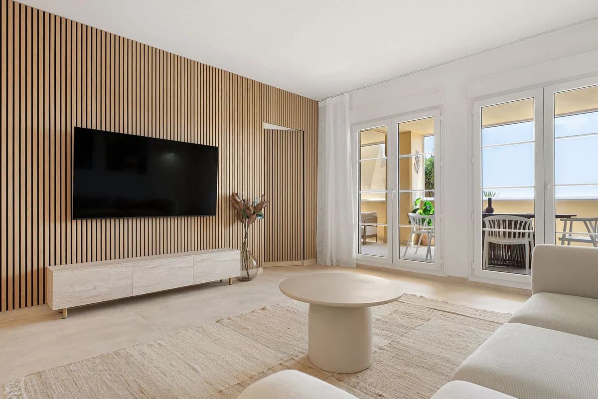 3 Bedroom Middle Floor Apartment for Sale in Nueva Andalucía, Málaga - Image 4
