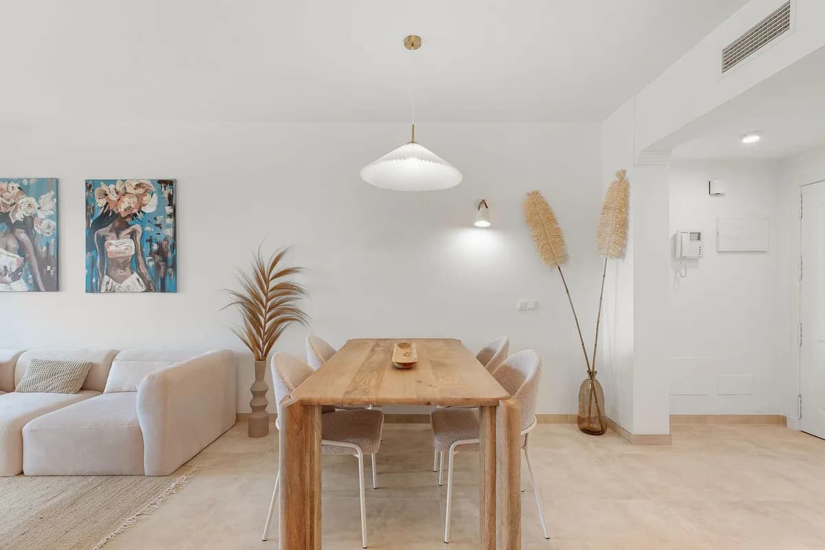 3 Bedroom Middle Floor Apartment for Sale in Nueva Andalucía, Málaga - Image 5