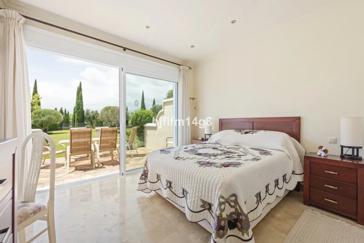 1 Bedroom Ground Floor Apartment for Sale in Benahavís, Málaga - Image 6