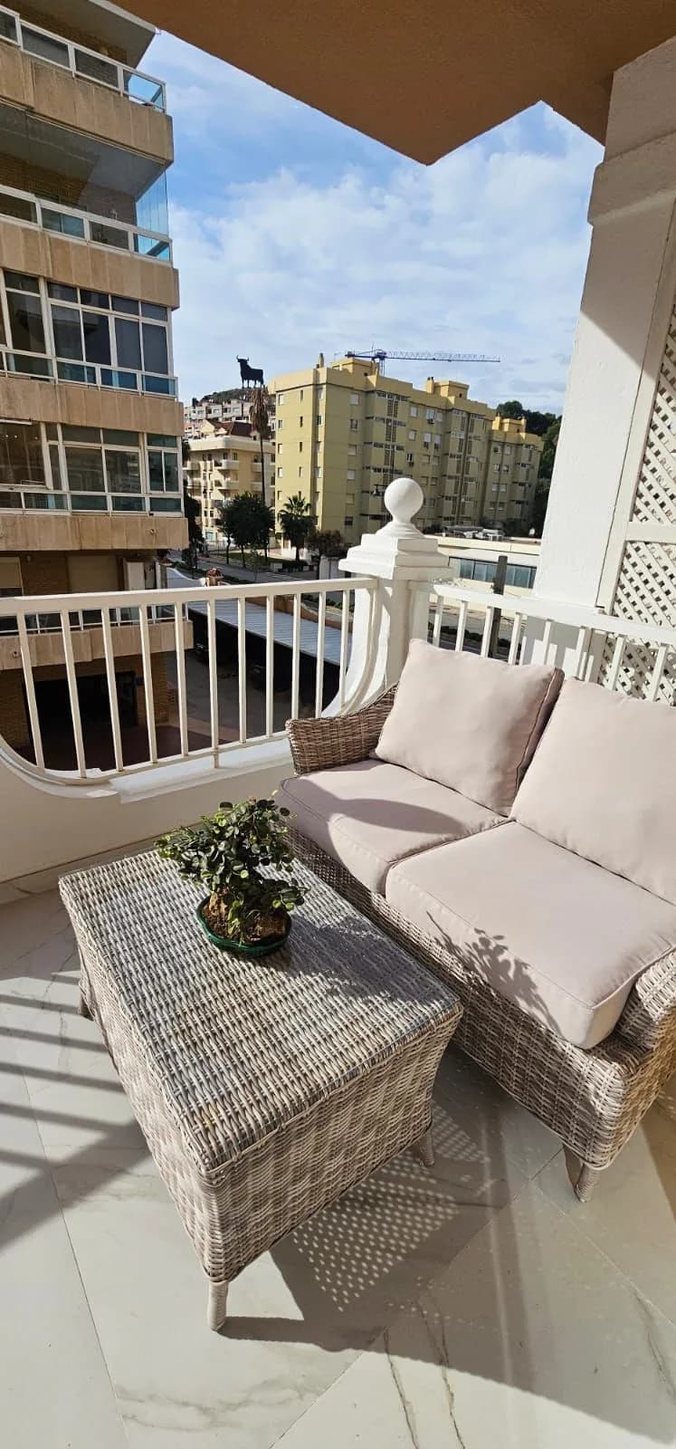1 Bedroom Middle Floor Apartment for Sale in Fuengirola, Málaga - Image 2