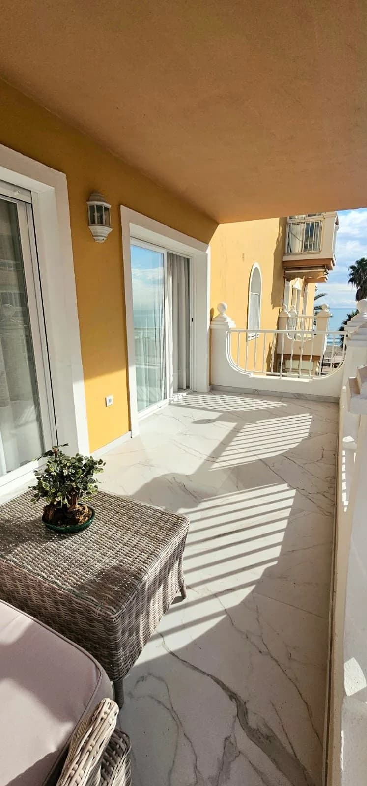 1 Bedroom Middle Floor Apartment for Sale in Fuengirola, Málaga - Image 5