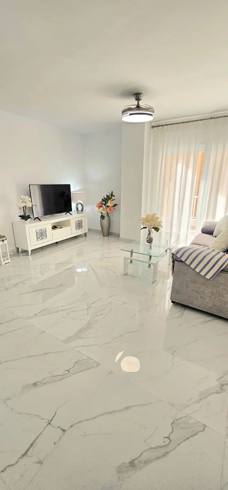1 Bedroom Middle Floor Apartment for Sale in Fuengirola, Málaga - Image 8