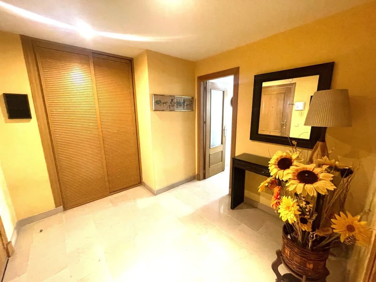 3 Bedroom Middle Floor Apartment for Sale in San Pedro de Alcántara, Málaga - Image 2